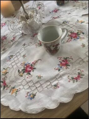 4 Beautiful Hand Embroidered Placemats. 🥀🌼🥀🌼🥀🌼🥀🌼🥀🌼